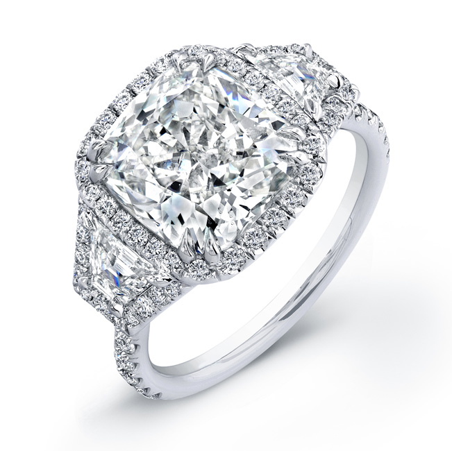 Universal Diamond Exchange | 3-Stone Diamond Engagement Ring